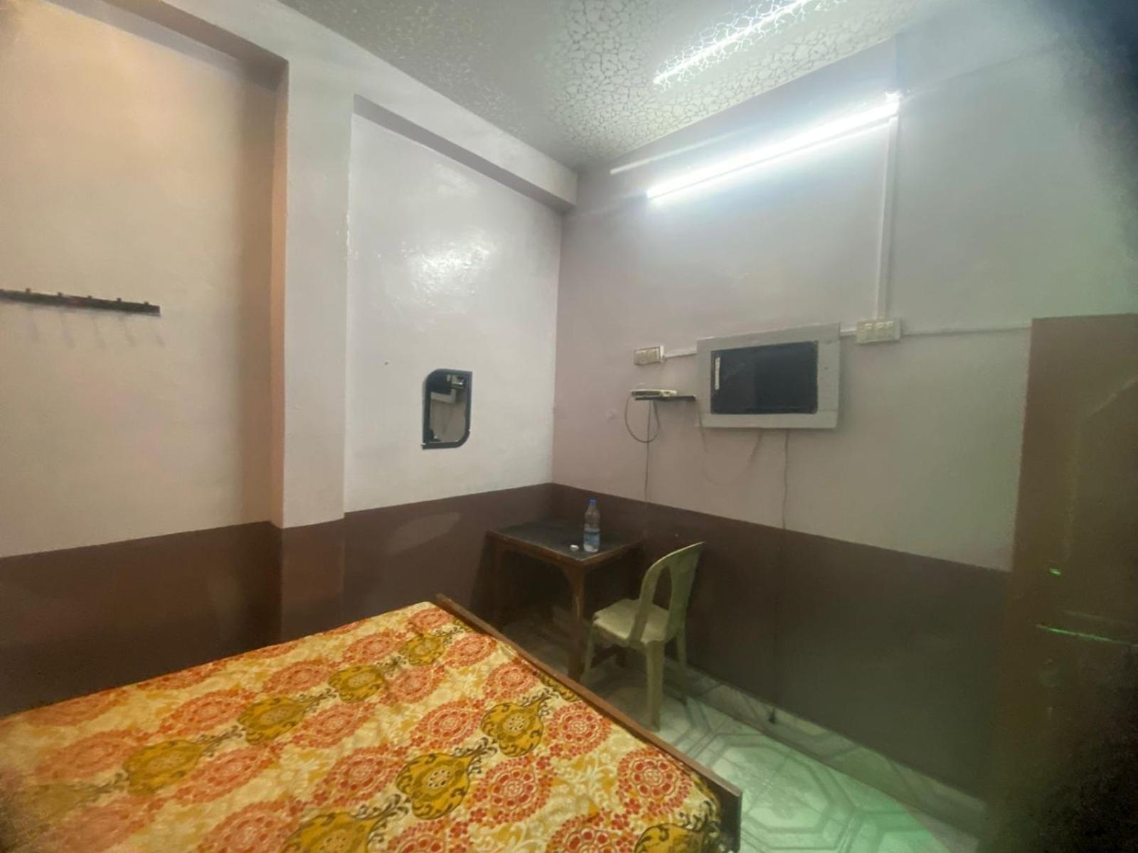 Hotel Yatri Niwas Варанаси Екстериор снимка